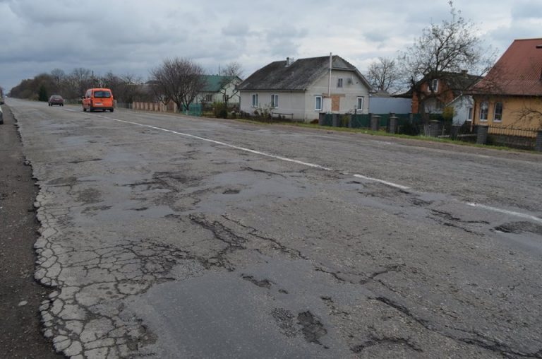 У Калуському районі відновився ремонт дороги Франківськ-Львів