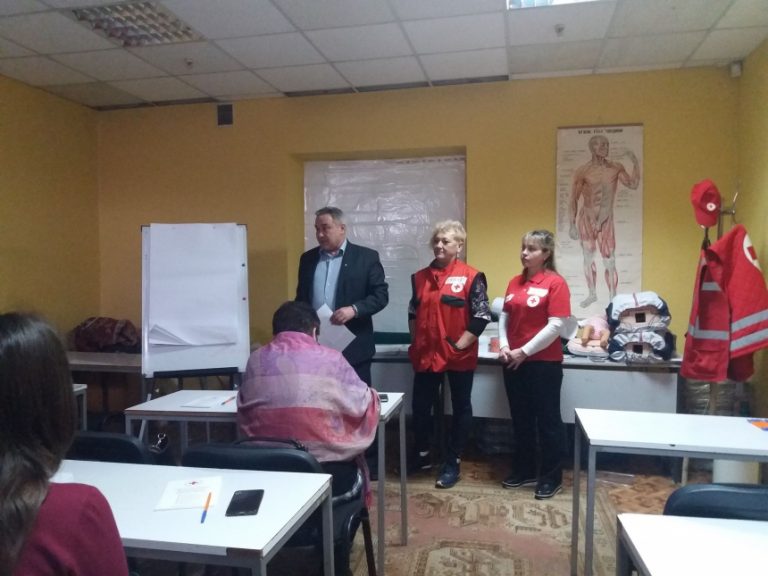 Прикарпатських волонтерів навчили просто та доступно розповідати про кір (ФОТО)