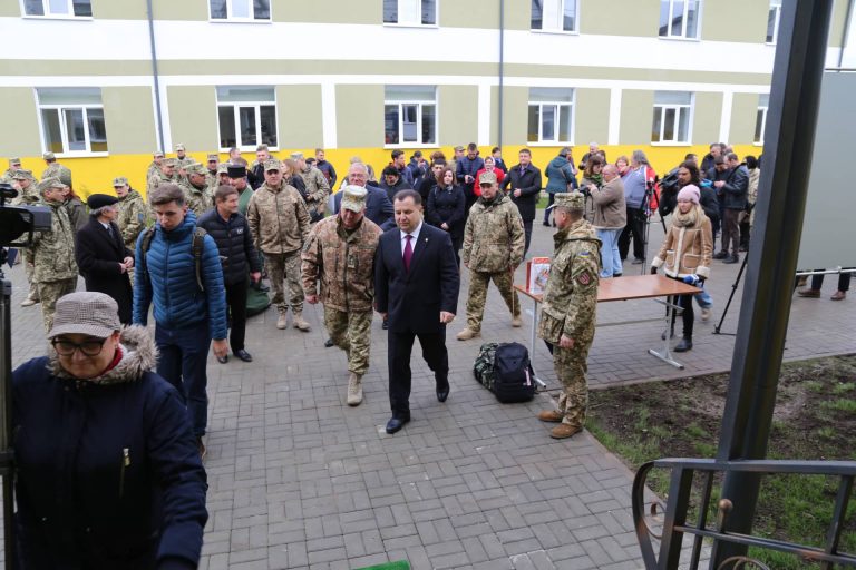 На Прикарпаття прибув Міністр оборони – перевірив тил десятої бригади (ФОТО)