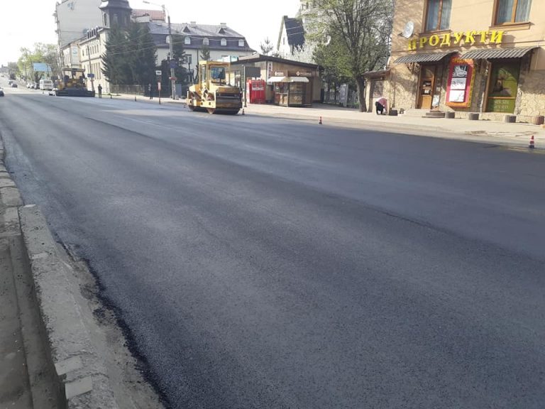 Вулицю Незалежності в Івано-Франківську заасфальтували (ФОТОФАКТ)