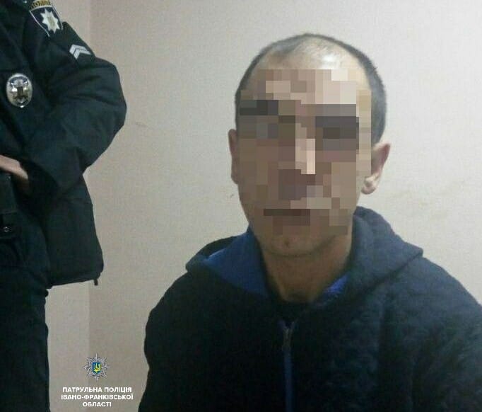 Два роки за гратами проведе рецидивіст, який вдарив франківського патрульного в обличчя