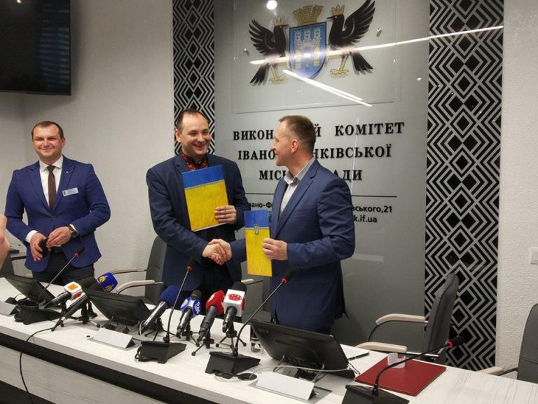 У франківському ЦНАПі можна буде отримати посвідчення водія та зареєструвати автомобіль (ФОТО)
