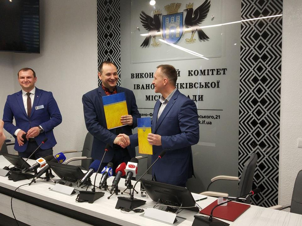У франківському ЦНАПі можна буде отримати посвідчення водія та зареєструвати автомобіль (ФОТО)