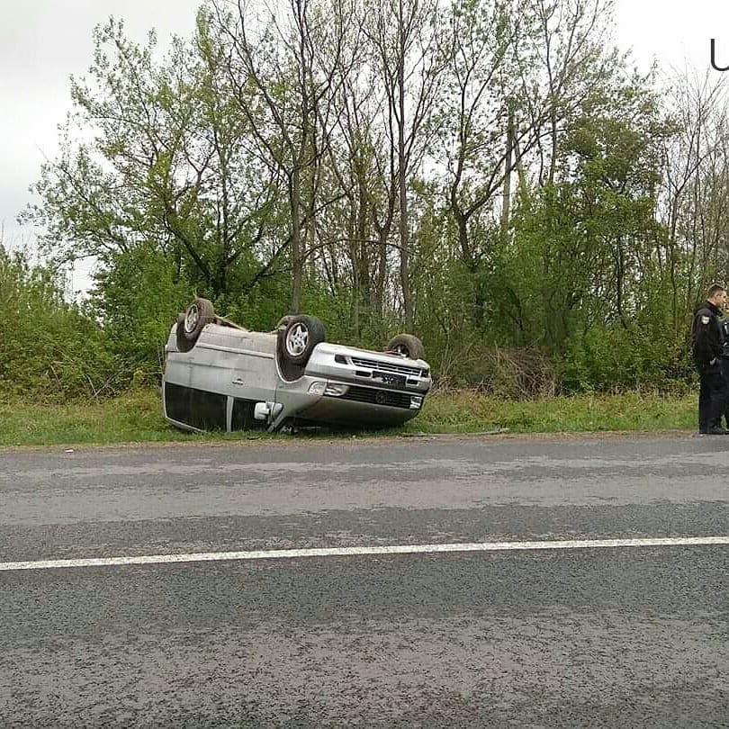 Великодні ДТП: під Франківськом постраждав мотоцикліст, а в Одаях перекинулося авто (ФОТО)