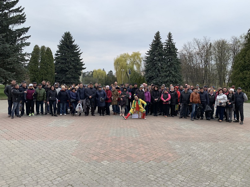 Шість тонн сміття зібрали небайдужі бурштинці у місцевому парку (ФОТО)