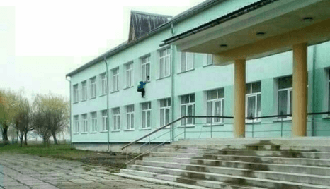 На Калущині восьмикласник випав з другого поверху школи (ФОТОФАКТ)