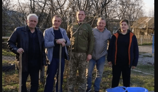 Активіст із Донеччини привіз на Прикарпаття саджанці задля єднання міст України (ФОТОФАКТ)