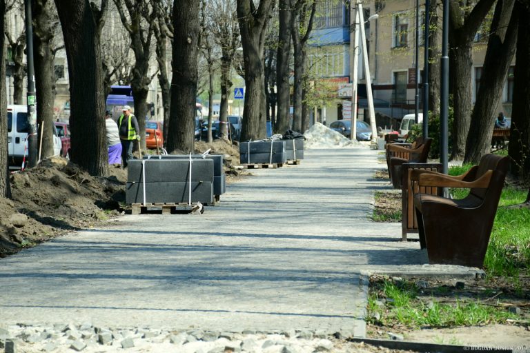 Ремонт скверу на Грюнвальдській за крок до завершення (ФОТО)