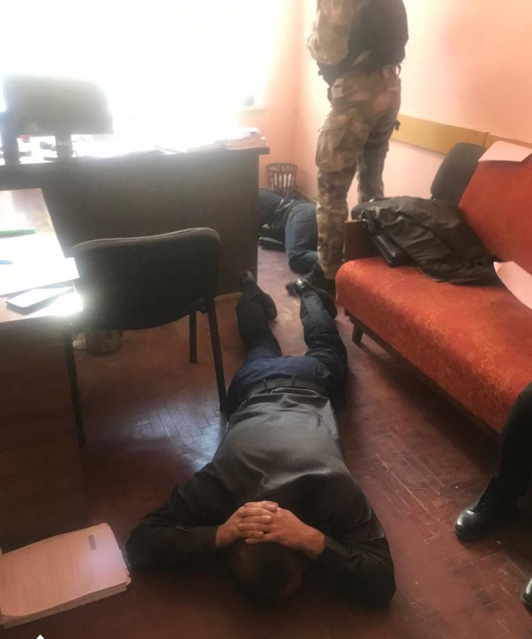 Поліціянта з Тисменицького району взяли на хабарі у 5 тисяч доларів (ФОТО, ОНОВЛЕНО)