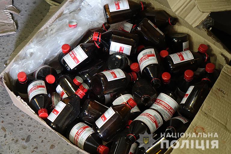 У Франківську в гаражах незаконно розливали спирт, який продавали в аптеках і лікарнях (ФОТО, ВІДЕО)
