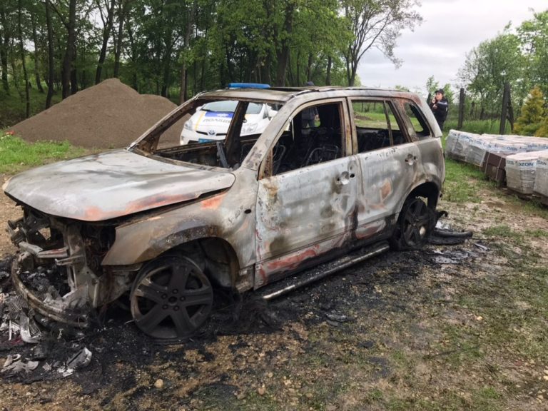 В ніч на вівторок спалили машину депутата Івано-Франківської обласної ради (ФОТО)