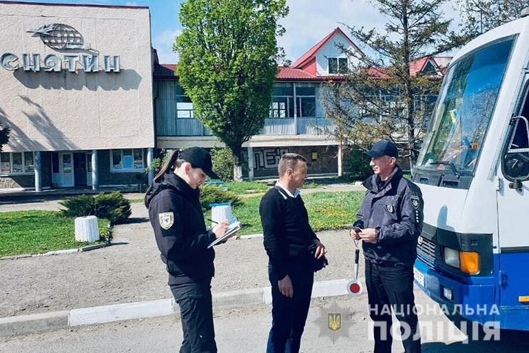 Поліціянти перевірили громадський транспорт у Снятині – виявили ряд порушень (ФОТО)