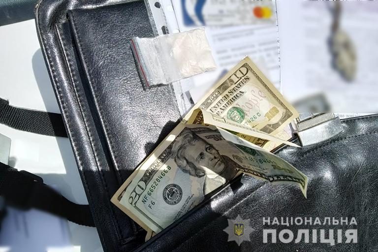 Поліція затримала групу прикарпатців, яка займалась збутом амфетаміну у великих розмірах