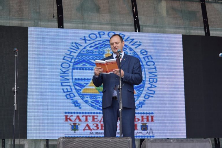 Як у самому серці Франківська читали вірші Лесі Українки (ФОТО)