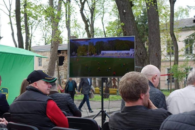 Шанувальників футболу кличуть вболівати за “Прикарпаття” у палаці Потоцьких