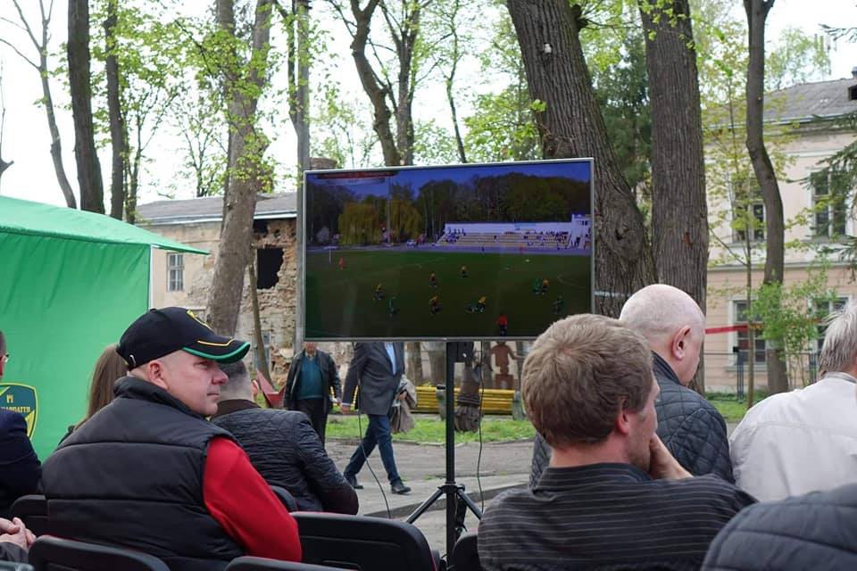Шанувальників футболу кличуть вболівати за “Прикарпаття” у палаці Потоцьких