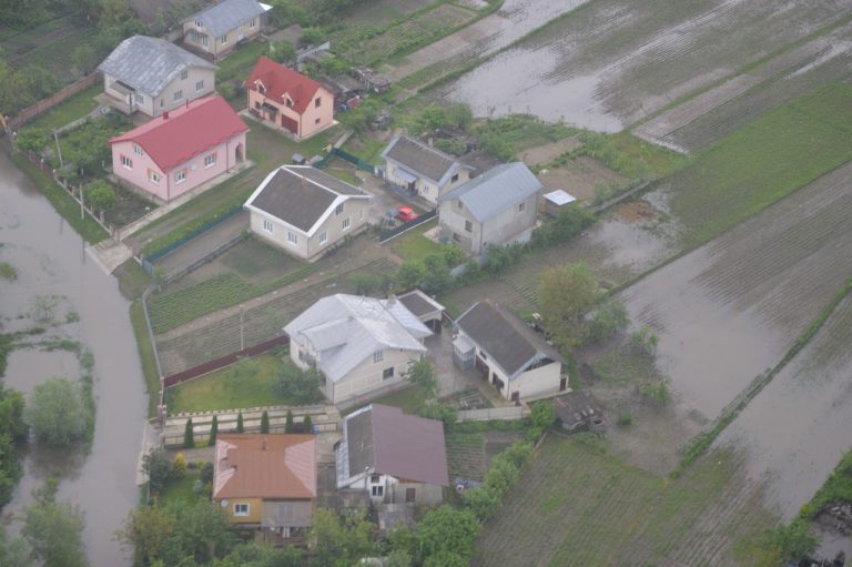 Підтоплень житлових будинків немає, – надзвичайники про наслідки негоди в області