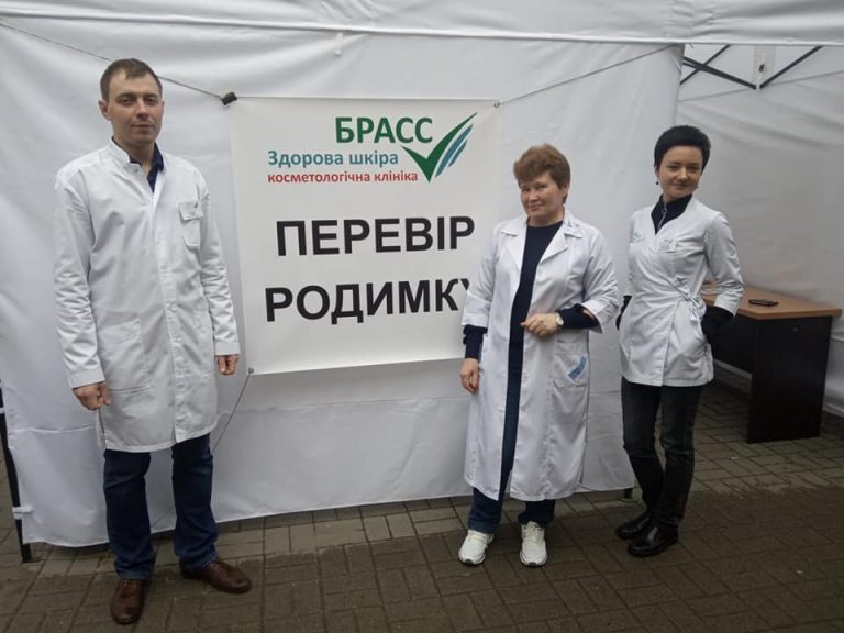 Під час вуличних обстежень шкіри у 40 франківців виявили підозри на рак