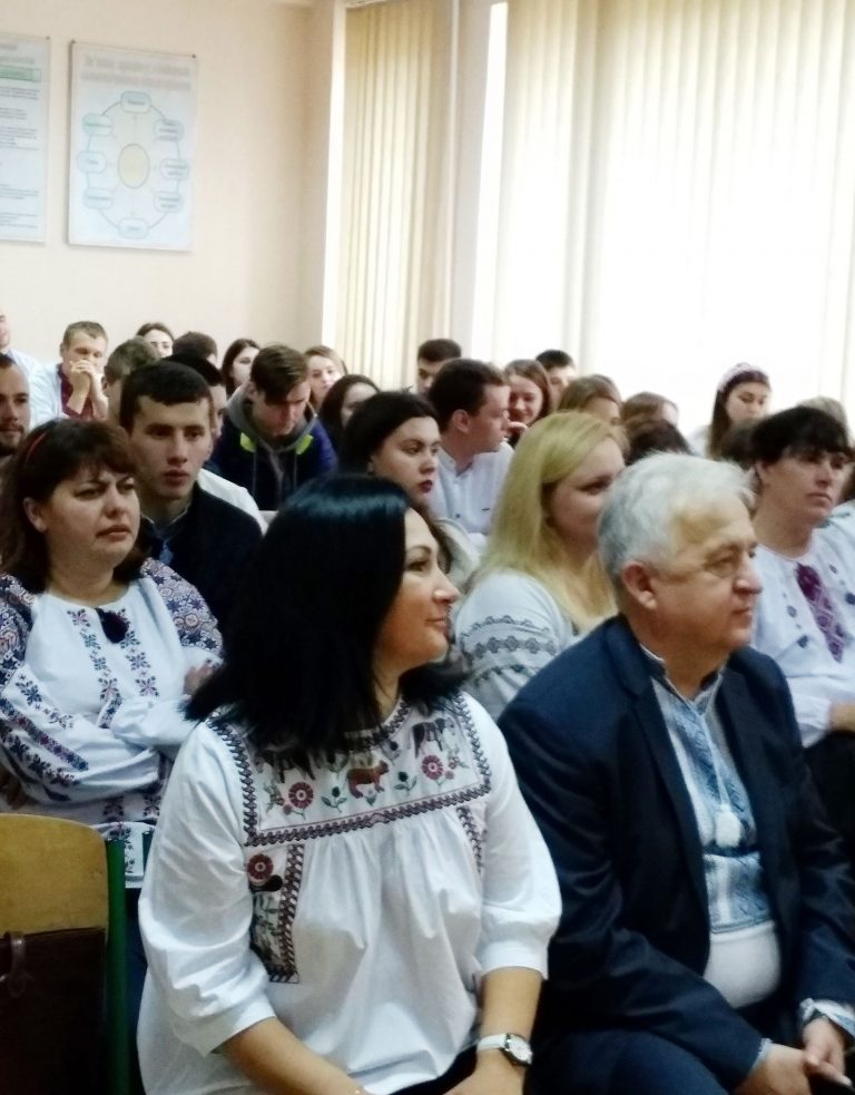 Франківські студенти святкували День банкіра у вишиванках (ФОТО)
