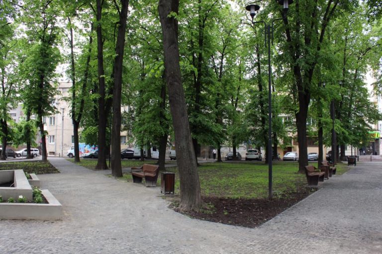 У Франківську відкрили ще одну відремонтовану вулицю та сквер (ФОТО)