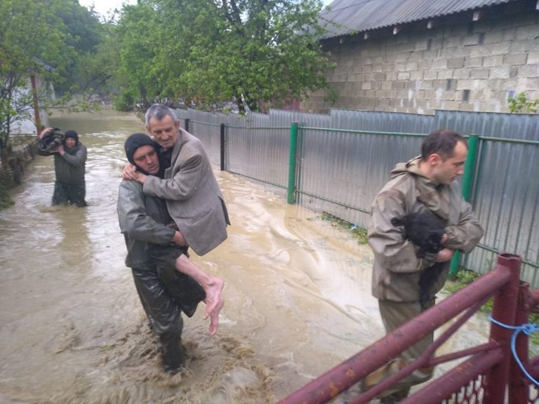 Ніч після негоди: в області підтоплено понад три тисячі будинків і дворів (ОНОВЛЕНО)