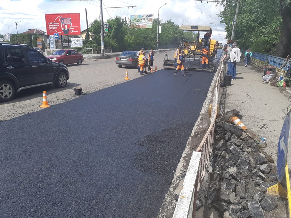 Дорогу на Незалежності продовжують ремонтувати (ФОТО)
