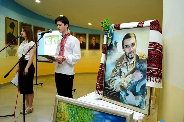У Франківську вшанували пам’ять прикарпатського художника й добровольця Руслана Юрчишина