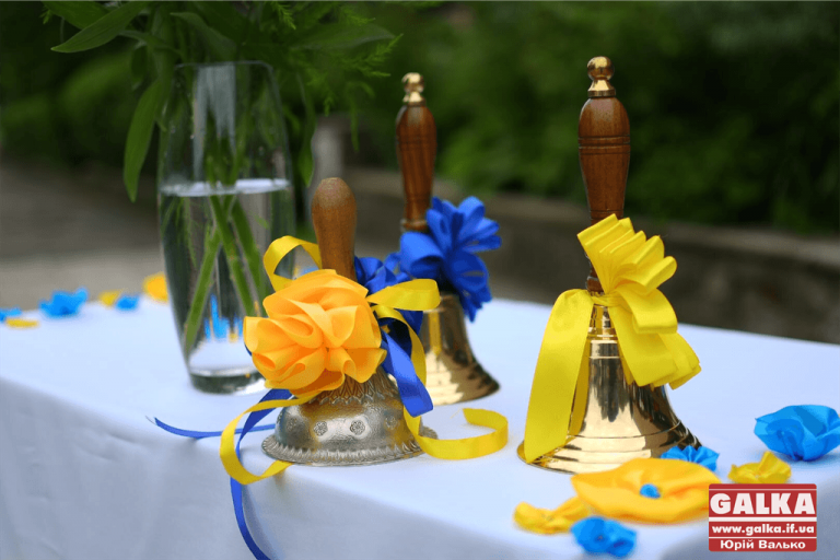 Близько 1100 франківських випускників покинули стіни рідних шкіл