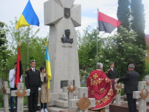 Відреставрований Меморіал воякам УПА відкрили на Надвірнянщині (ФОТО)