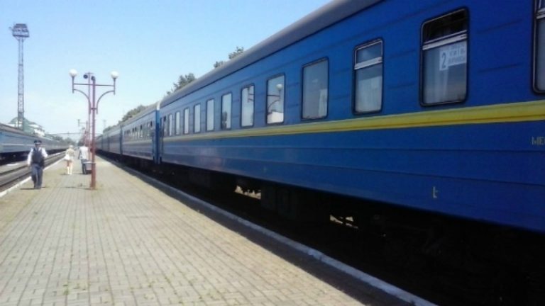 Прикарпатців попереджають про зміни у графіках руху двох десятків потягів (СПИСОК)