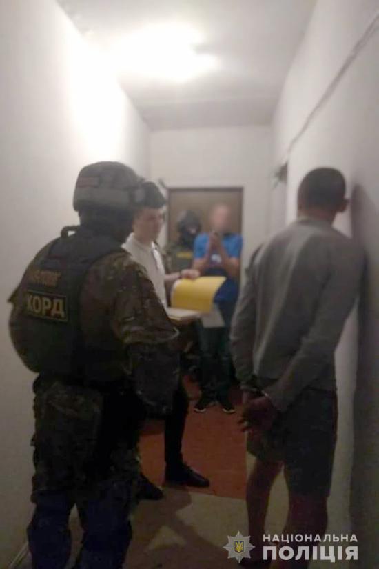 У Калуші в центрі міста чоловік вчинив стрілянину (ФОТО)