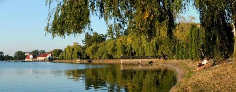 З франківського міського озера витягнули понад 60 кг небезпечних предметів