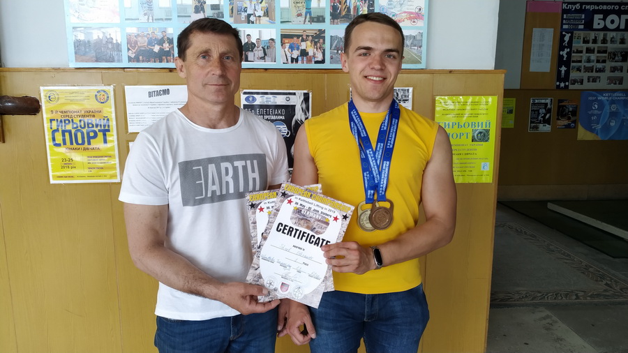 Чемпіон Європи з гирьового спорту з Франківська розповів, як переміг головного конкурента з Росії (ФОТО)