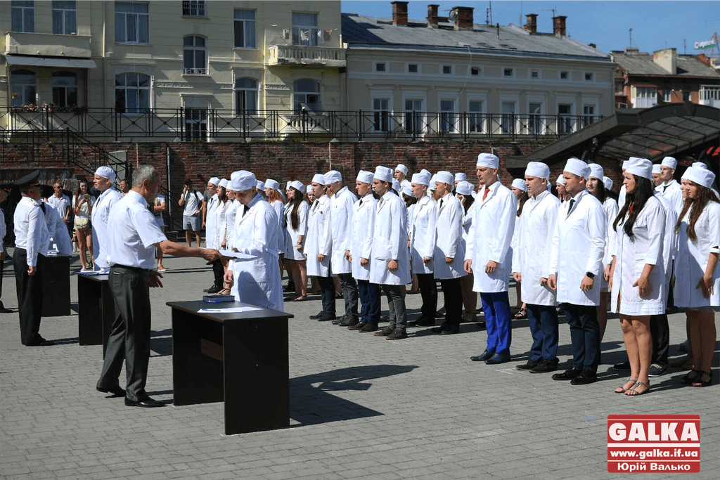 У Франківську майбутні офіцери-медики склали присягу на вірність Україні (ФОТО)