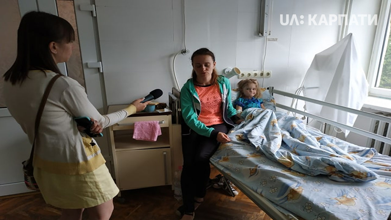 Став відомий стан дитини, яка впала з моста у Калуші через аварійні перила