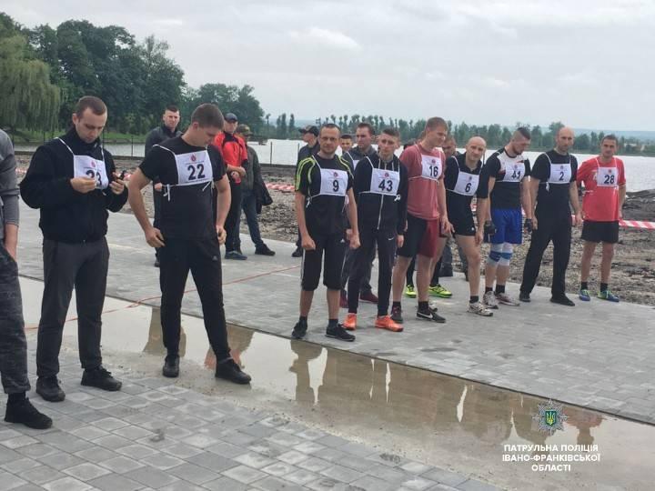 У Франківську поліціянти змагалися у бігу (ФОТО)