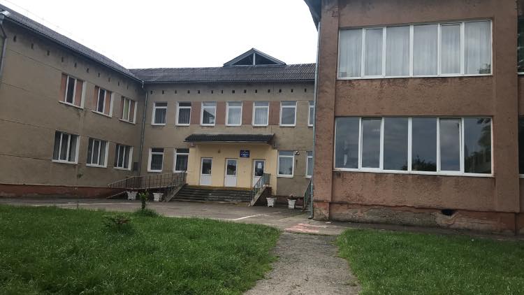 Франківці створюють громадський патруль, щоб слідкувати за порядком біля школи у своєму районі (ФОТО)