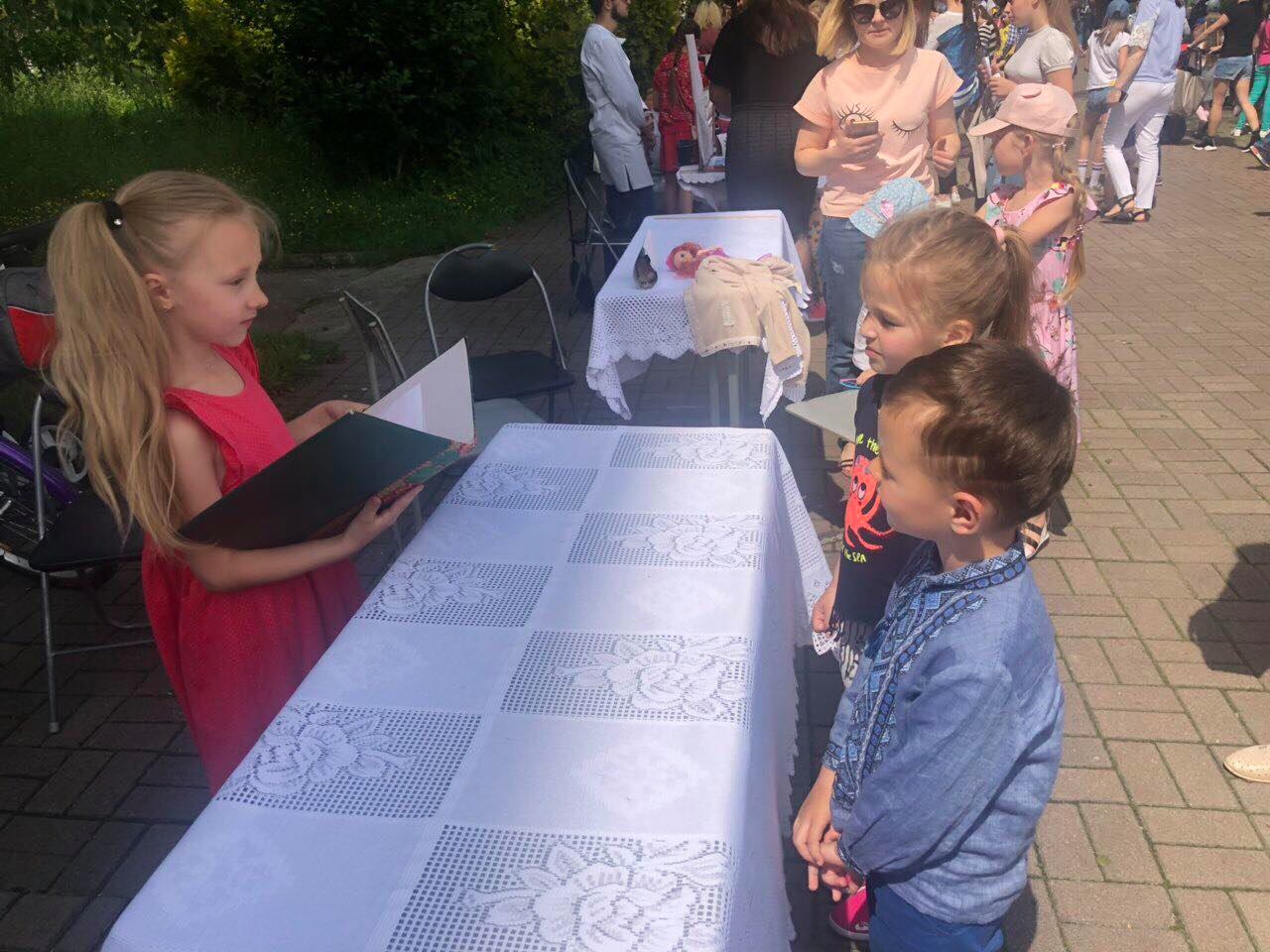 На Прикарпатті дітки вчились проводити реєстрацію шлюбу (ФОТО)
