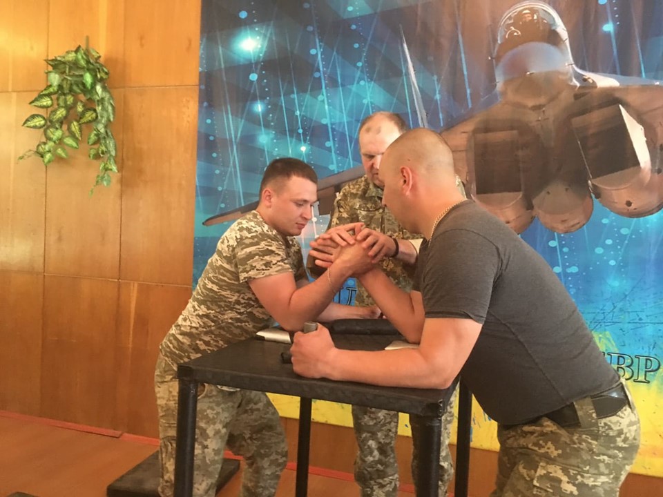 За звання “Найсильніша рука” боролися військовослужбовці повітряного командування “Захід” (ФОТО)