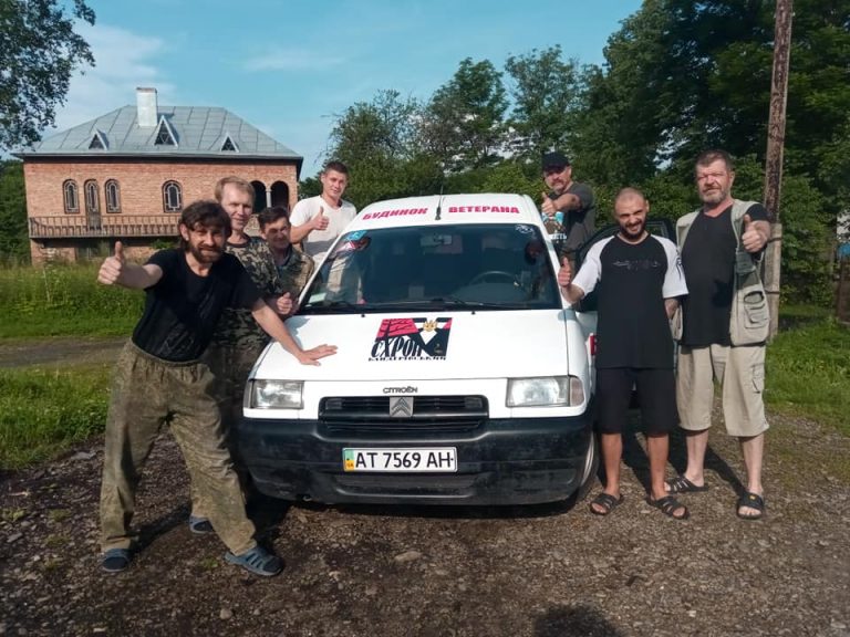 Волонтерський центр реабілітації атовців “Бандерівський Схрон” поповнився новим авто (ФОТО)