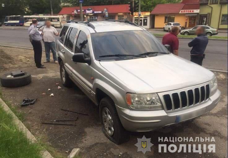 Двоє франківців побили поляка, коли той міняв колесо в авто (ФОТО)