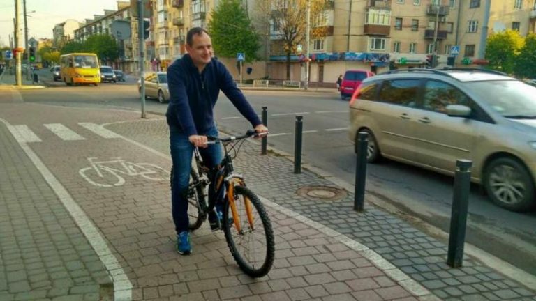 Місцеві чиновники сядуть на велосипеди, аби закликати франківців розвантажити вулиці від автівок