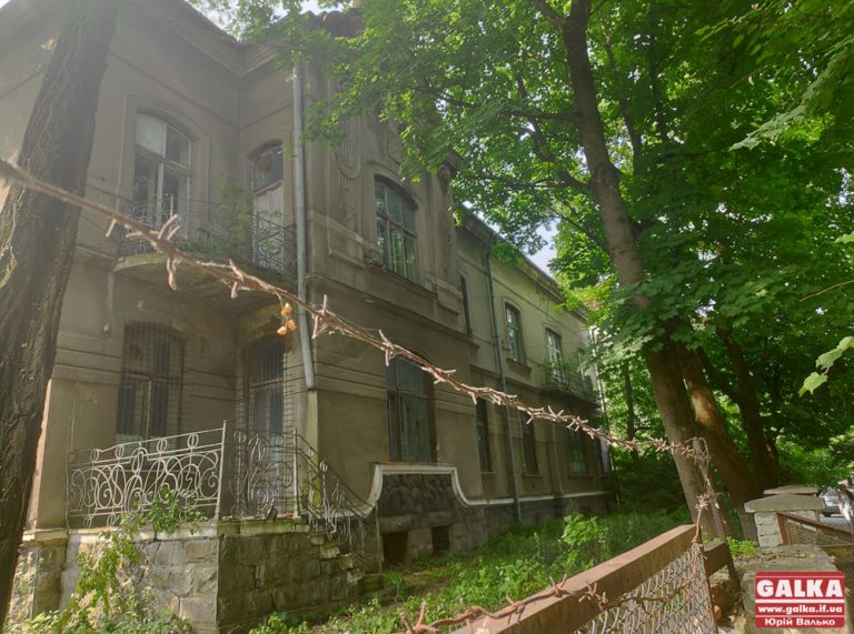 В УГКЦ пояснили, навіщо їм приміщення колишньої залізничної лікарні на Тарнавського