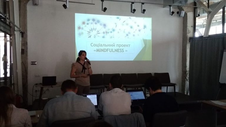 Станіславська миловарня, центр дослідження кави, розумний перстень і парасолька: франківці презентували інноваційні стартапи для міста