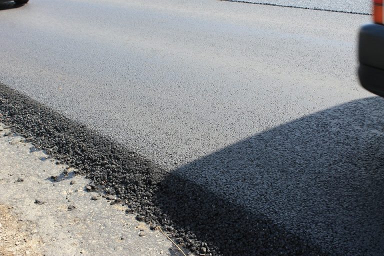 Працюють з 4 ранку: у Голині добігає кінця ремонт дороги (ФОТО)