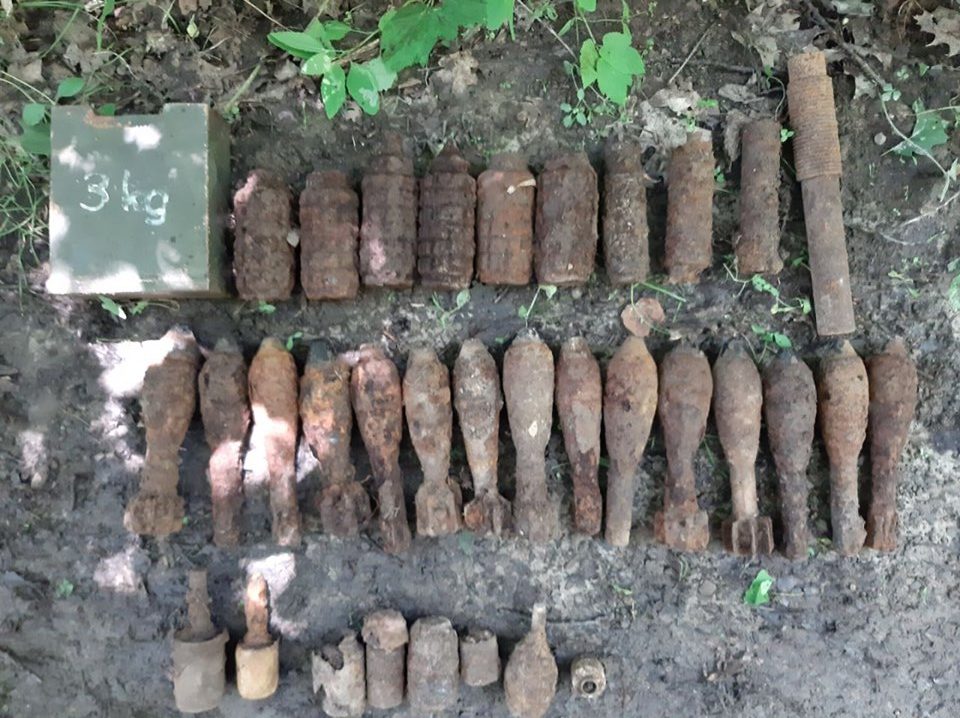 Прикарпатські піротехніки виявили 34 застарілі боєприпаси (ФОТО)