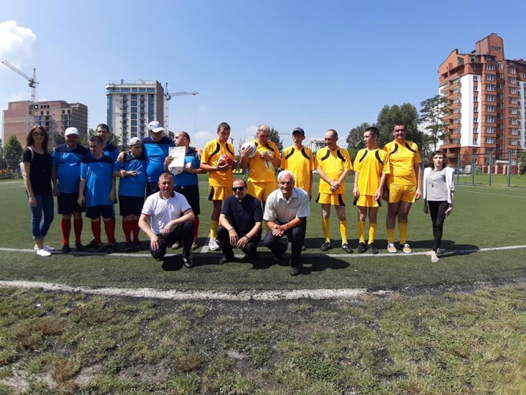 У Франківську для молоді з інвалідністю влаштували футбольний матч (ФОТО)