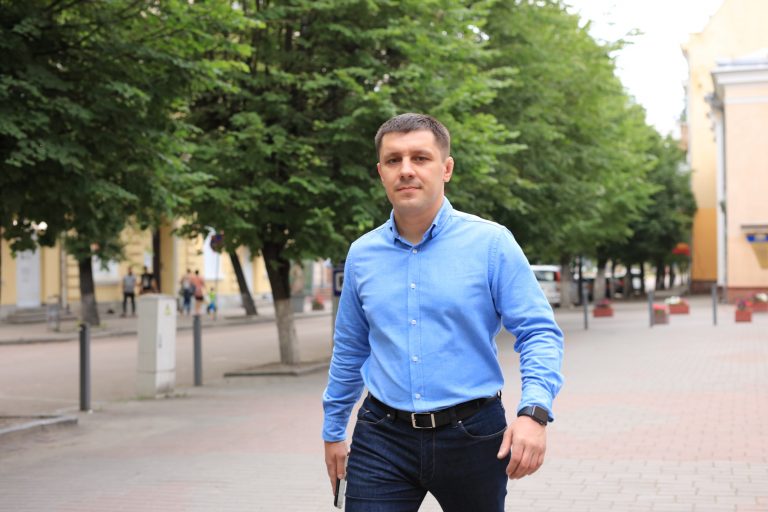 Які відомі люди Прикарпаття підтримали кандидата від «Слуги народу» Едуарда Прощука