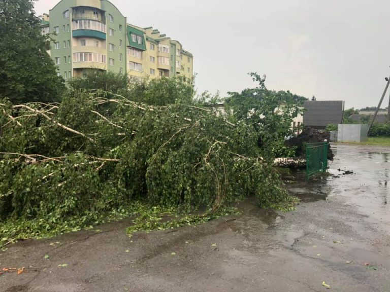 На Рожнятівщині і в Богородчанах вирує стихія. Місто тимчасово без світла і води (ФОТО, ВІДЕО)