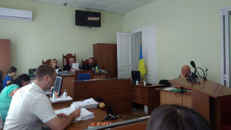 “Як не можете знайти свідків?”, – стрілець з-під Ратуші обурений діями суду
